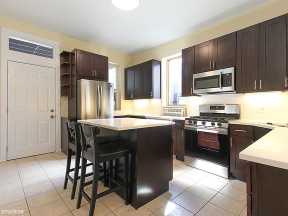 4th image of 2415 N Sawyer Ave #1