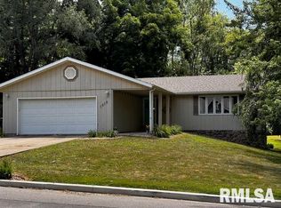 1415 E Sycamore St, Canton, IL 61520