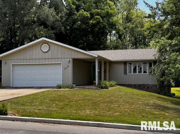 1415 E Sycamore St, Canton, IL 61520