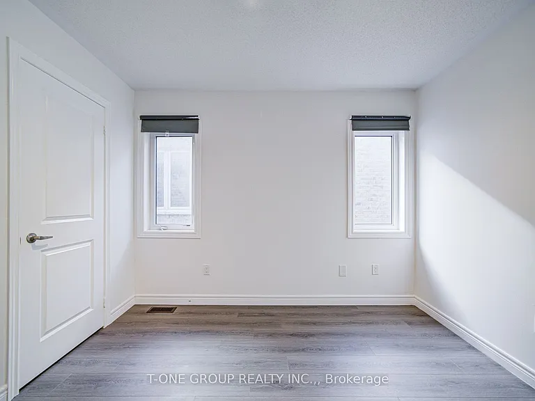 60 Lewis Ave — Photo 38