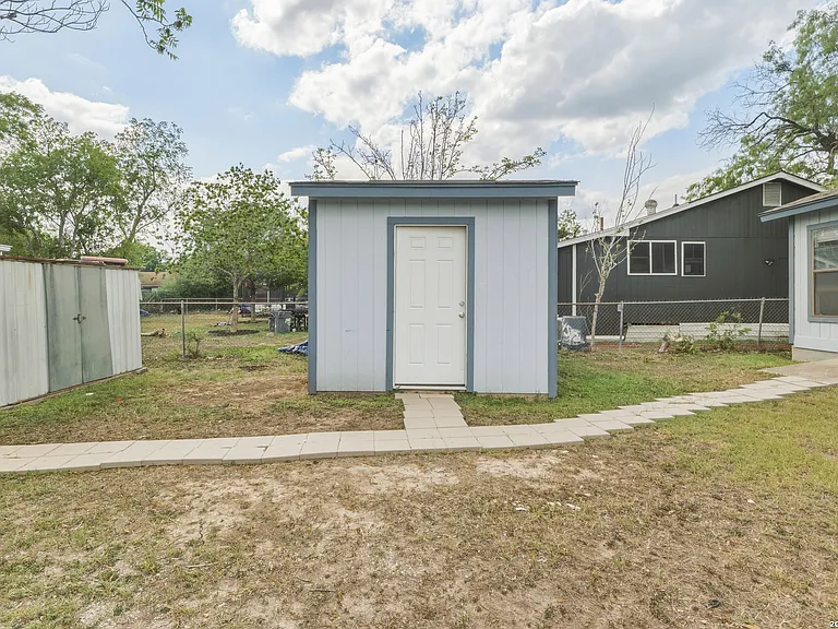 402 Tedder St — Photo 14