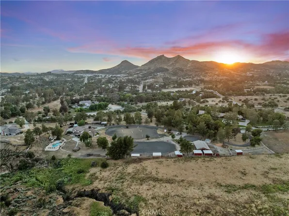 32944 Agua Dulce Canyon Rd, Santa Clarita, CA 91390