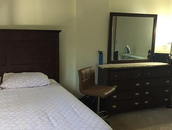 4th image of 5 Saint Marc Cir #B