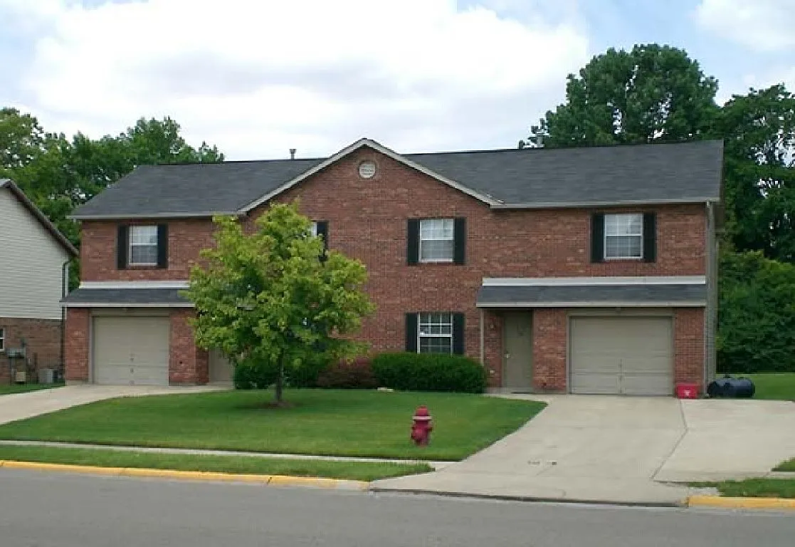 4 bed, $1,800 — Photo 1