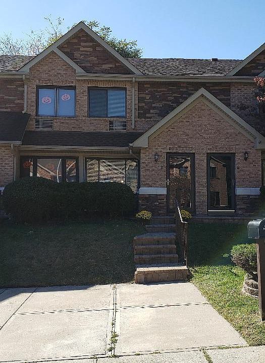 1st image of 12 Hillridge Ct