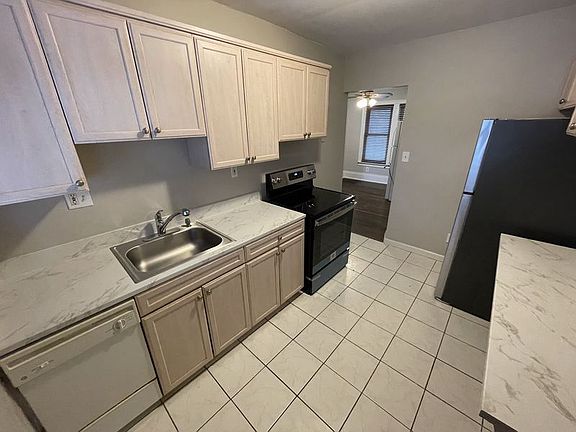 2nd image of 219 La Plaza Ct
