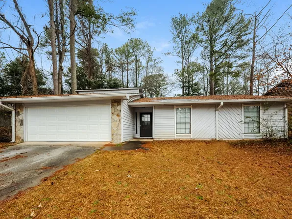 5498 Springwood Ln, Stone Mountain, GA 30087