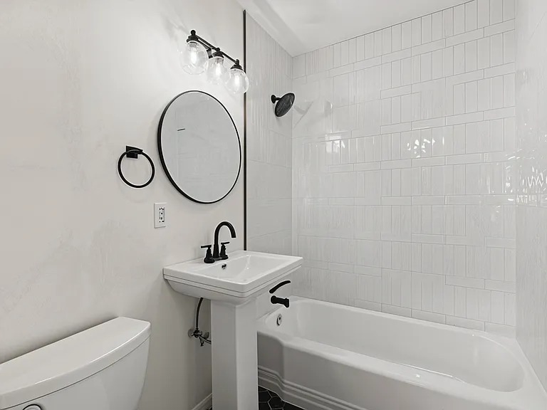 Walnut Apartments — Photo 7