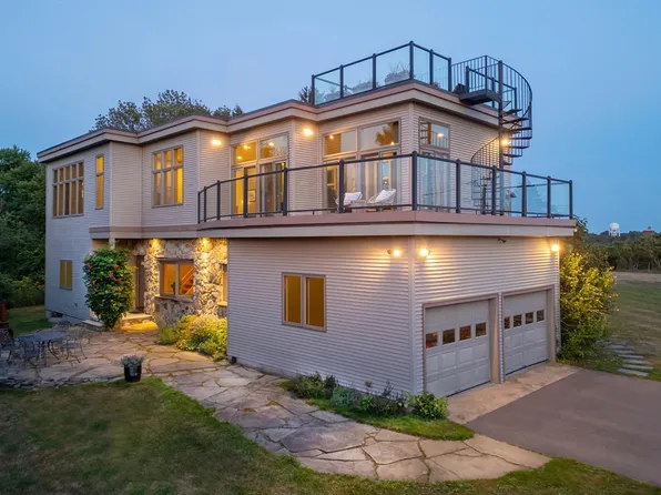 8 Goldfinch Way, Ipswich, MA 01938