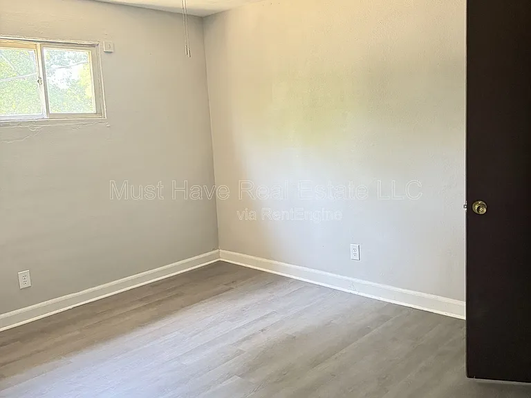 1255 22nd St NE — Photo 5