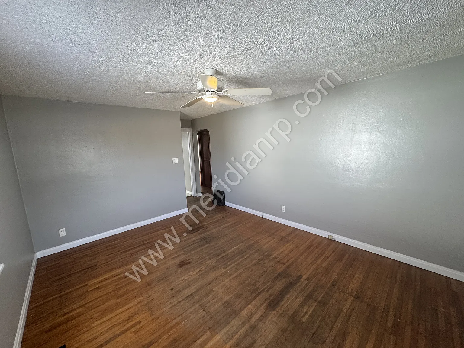 2401 Redwood Avenue - 1 — Photo 2