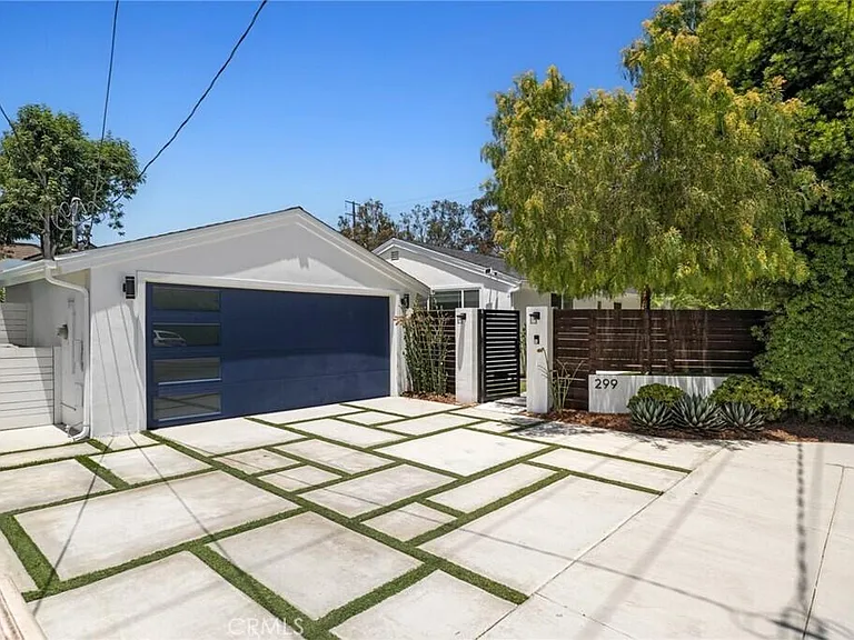 299 Mesa Dr — Photo 1
