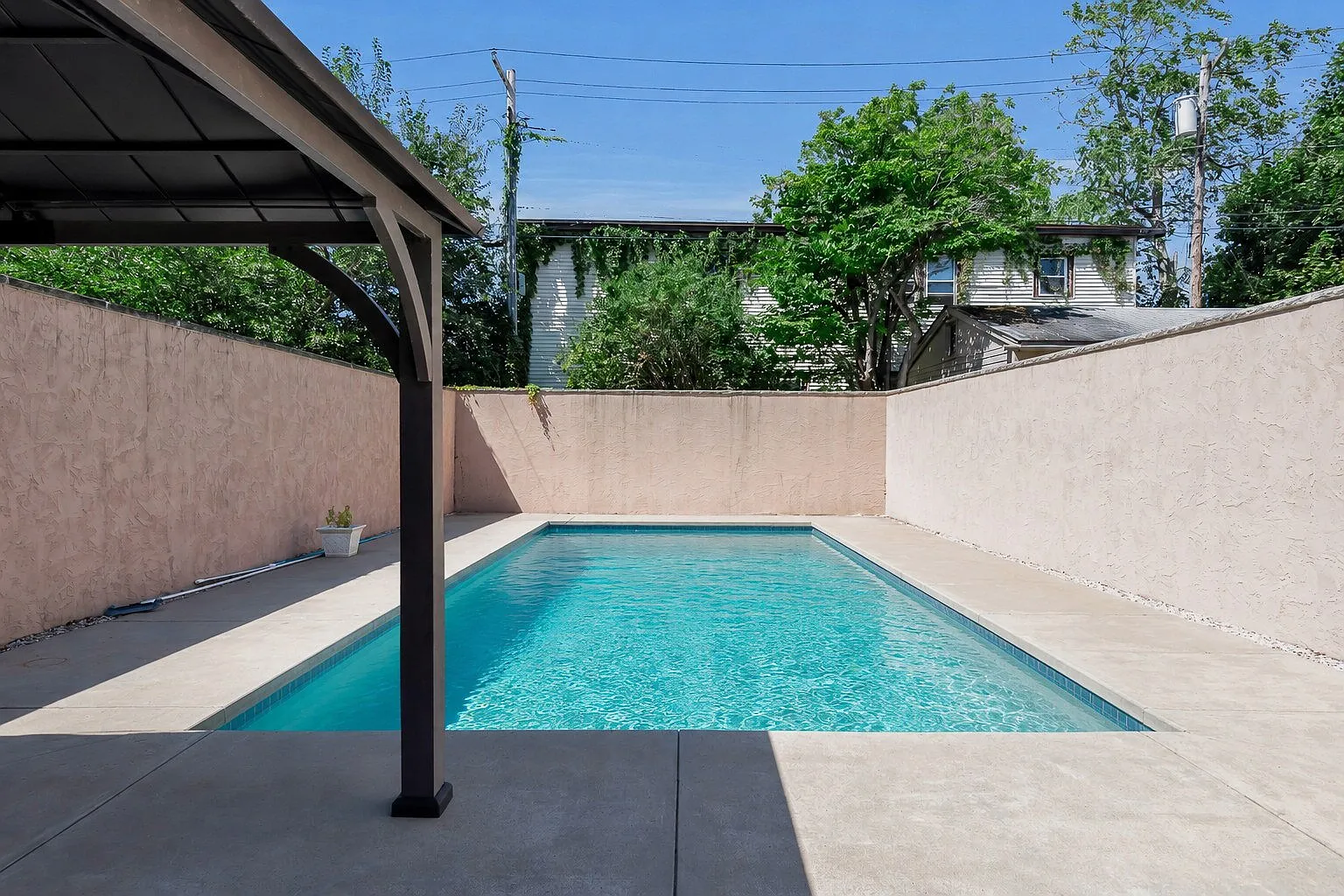 4 bed, 2.5 bath, 2112 sqft, $6,500 — Photo 3