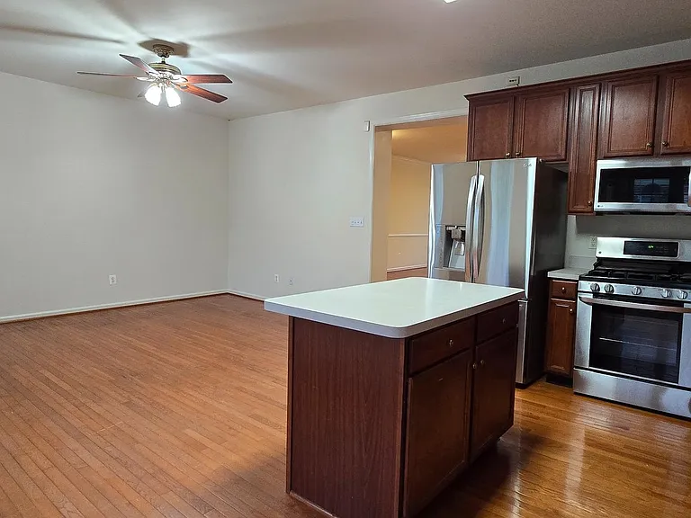 22614 Welborne Manor Sq — Photo 10