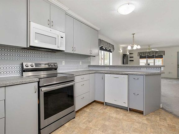 4th image of 7601 N 41st Ave