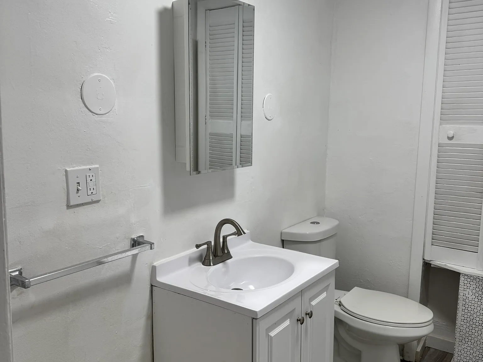 3 bed, 1200 sqft, $3,978 — Photo 2