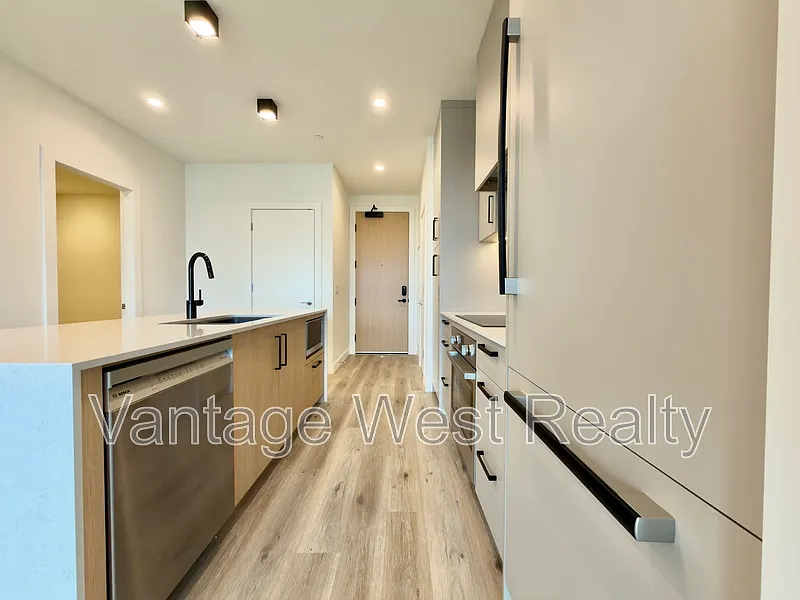 2 bed, 1.0 bath, 760 sqft, $2,475 — Photo 4