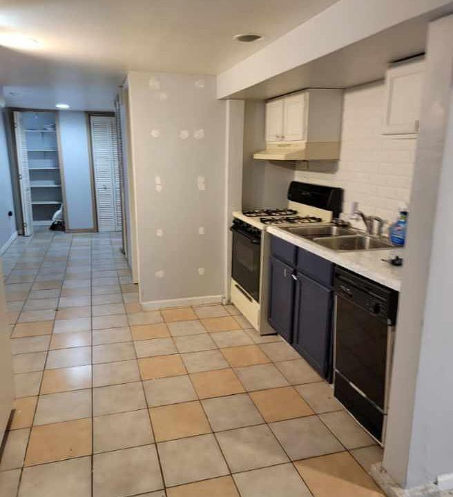 1st image of 4315 N Oakley Ave #Garden