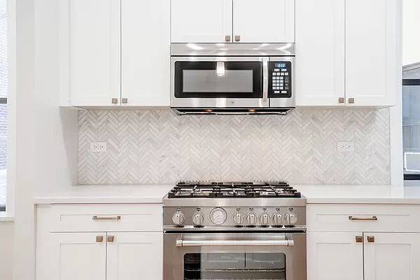1st image of 305 8th Ave #B4