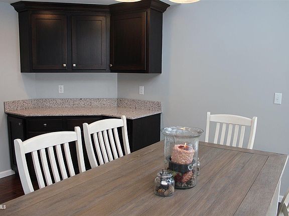 4th image of 5 Northview Ln