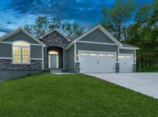 307 SW 17th St, Oak Grove, MO 64075