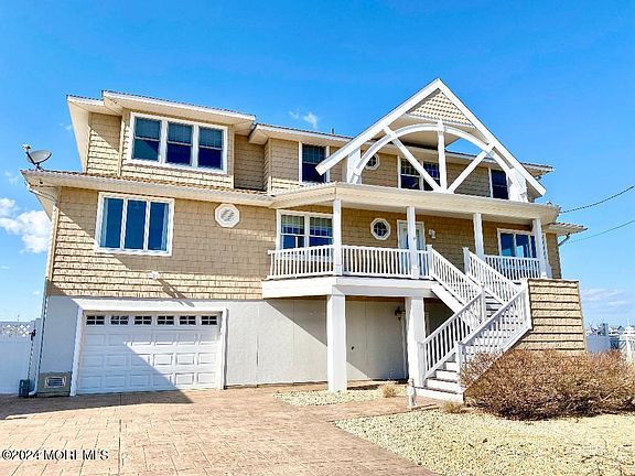 2nd image of 128 Grand View Drive