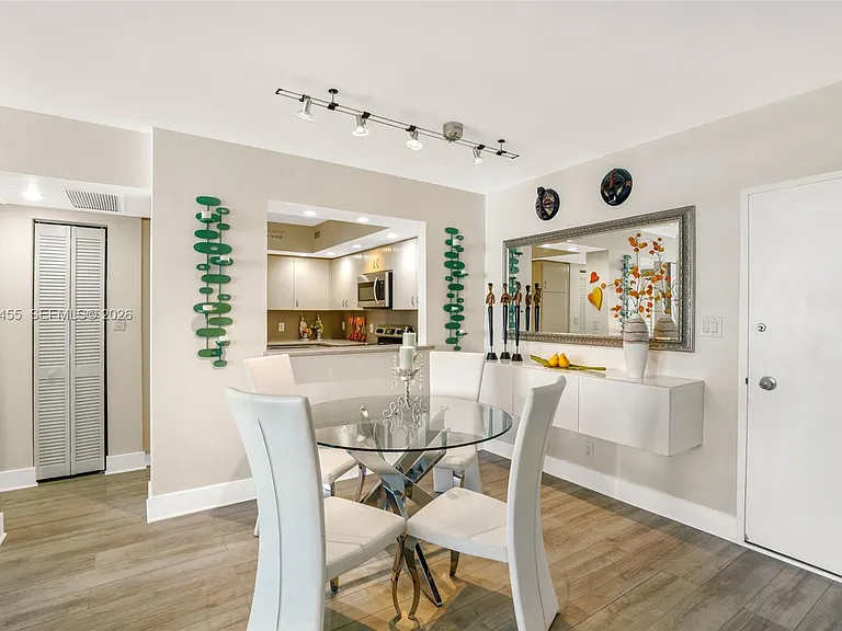5600 Collins Ave #16B — Photo 9