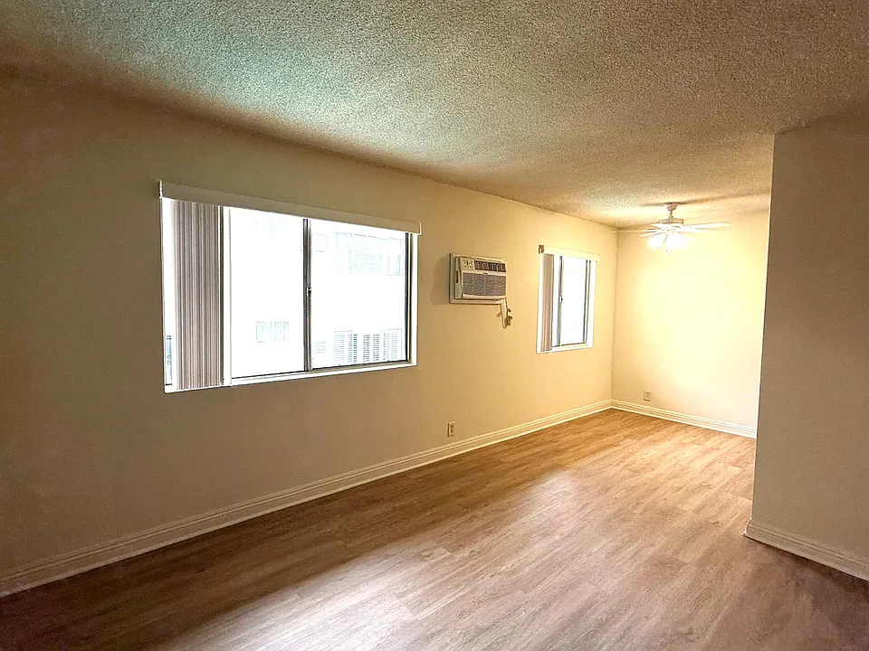 6255 Fulton Ave #6