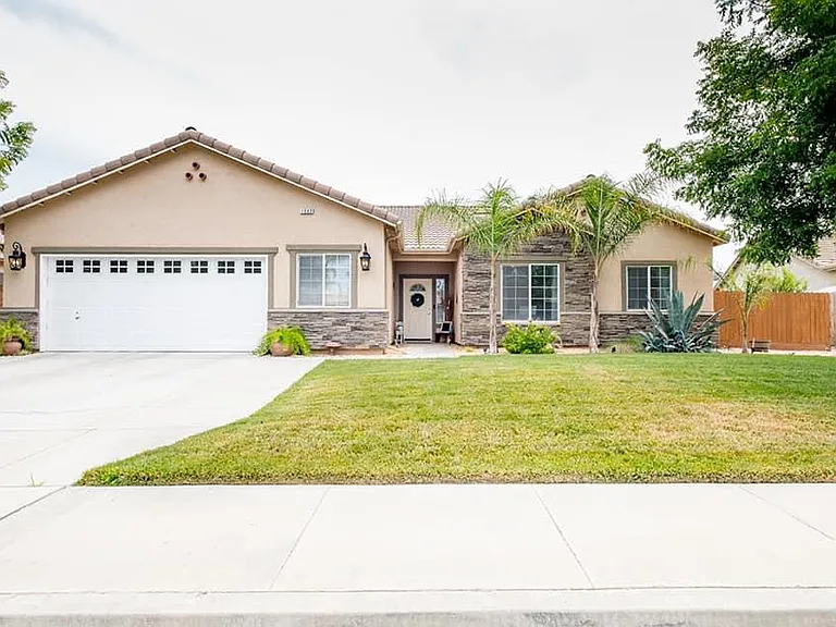 1563 Bristol Ln — Photo 1