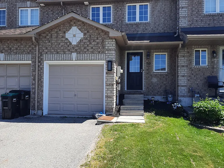 59 Courtney Cres — Photo 1