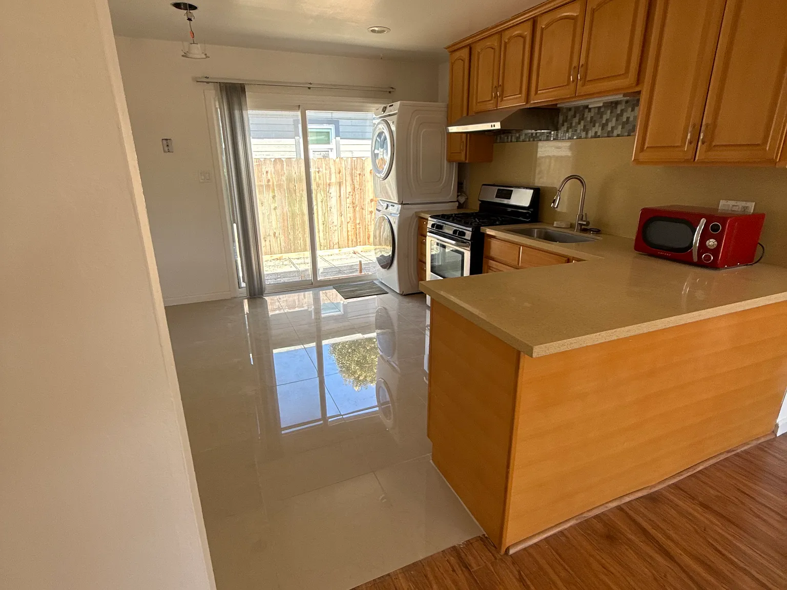 2 bed, 800 sqft, $2,300 — Photo 3