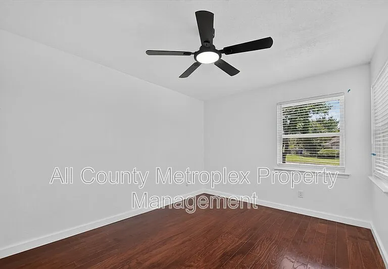 2861 Mark Twain Dr — Photo 4