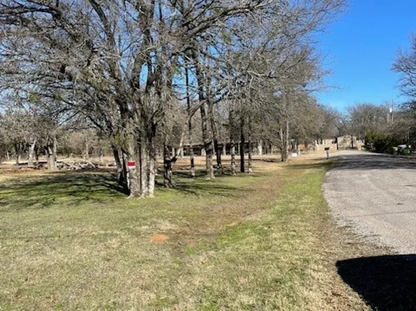 165 S Greenbriar Rd, Whitney, TX 76692