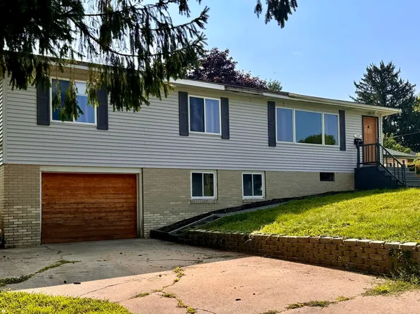 309 N Johnson St, Dodgeville, WI 53533