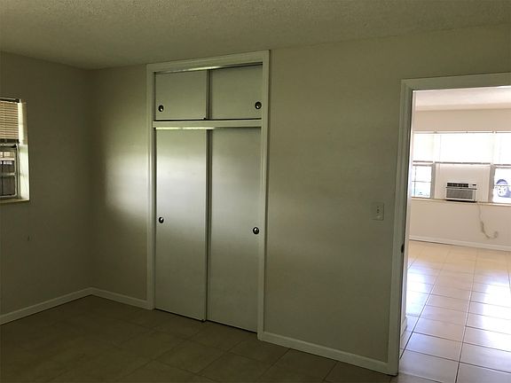 2nd image of 900 NE 14th St APT 4