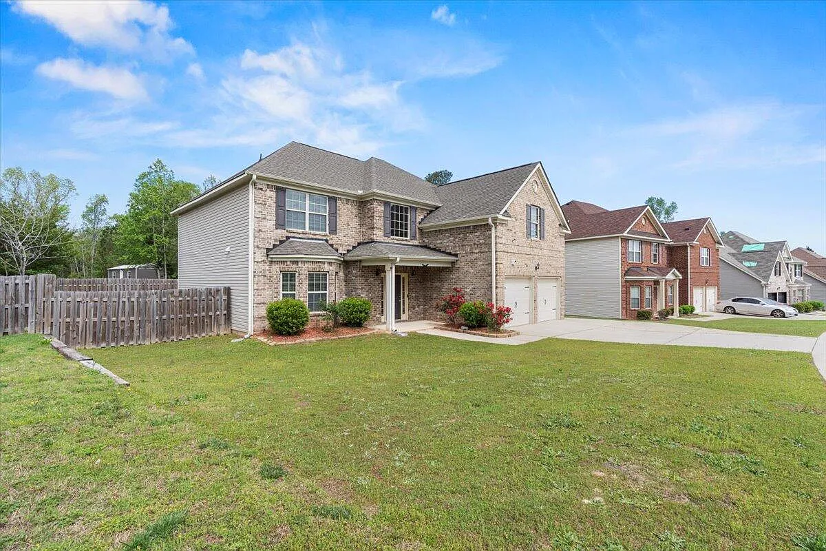 4 bed, 2.5 bath, 2990 sqft, $5,600 — Photo 2