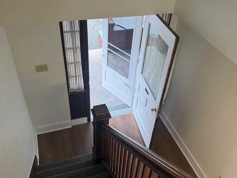 620 S Logan Blvd — Photo 15