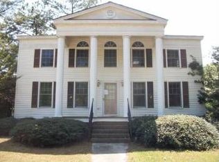 520 Cape Owen Manor Rd, Bladenboro, NC 28337