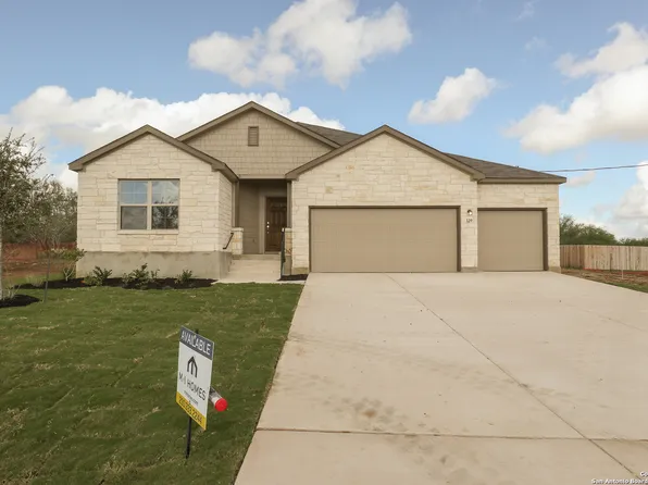 129 Calgary Drive, Floresville, TX 78114
