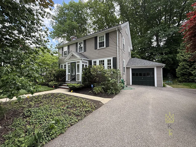 24 Beverly Rd — Photo 3