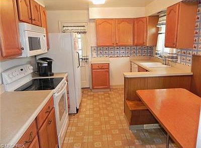 5th image of 17100 Dorchester Dr