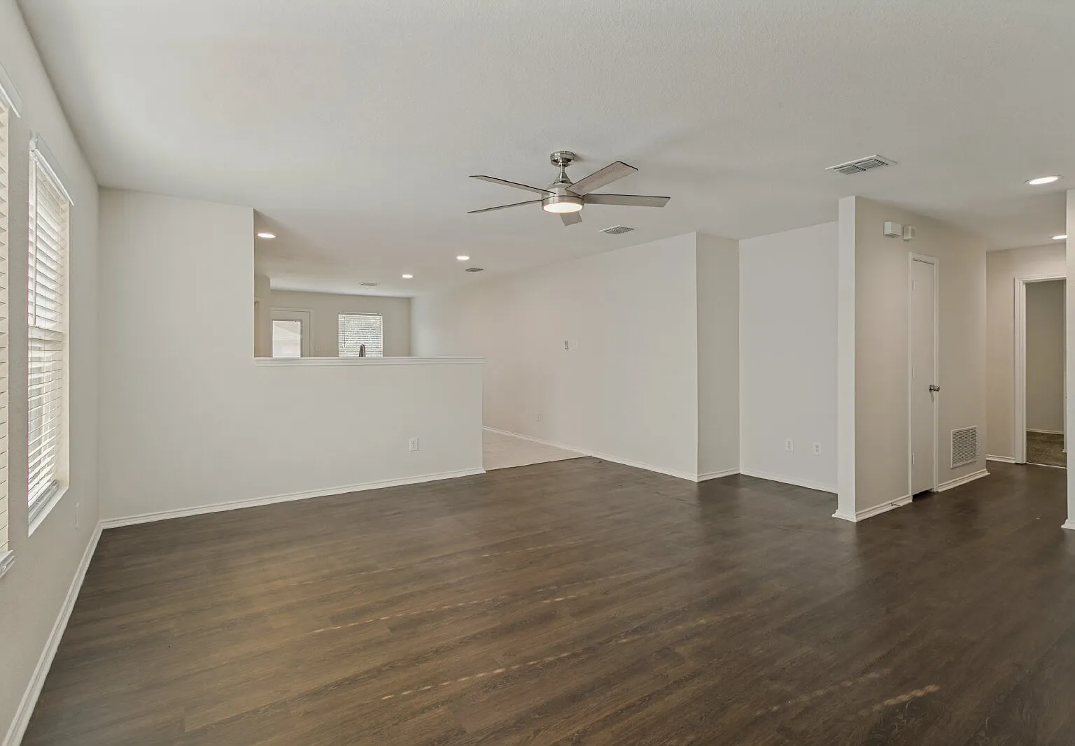 3 bed, 2.0 bath, 1596 sqft, $1,850 — Photo 2