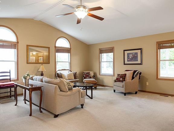 4th image of 15 Katlyn Dr