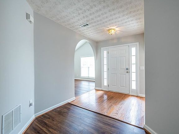3rd image of 8460 Meadowgrove Ln