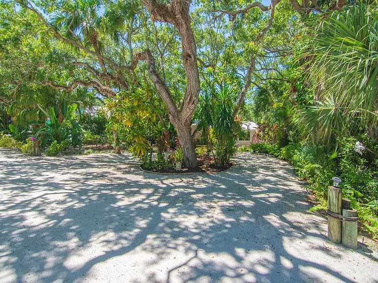 1930 W Shell Ln — Photo 36