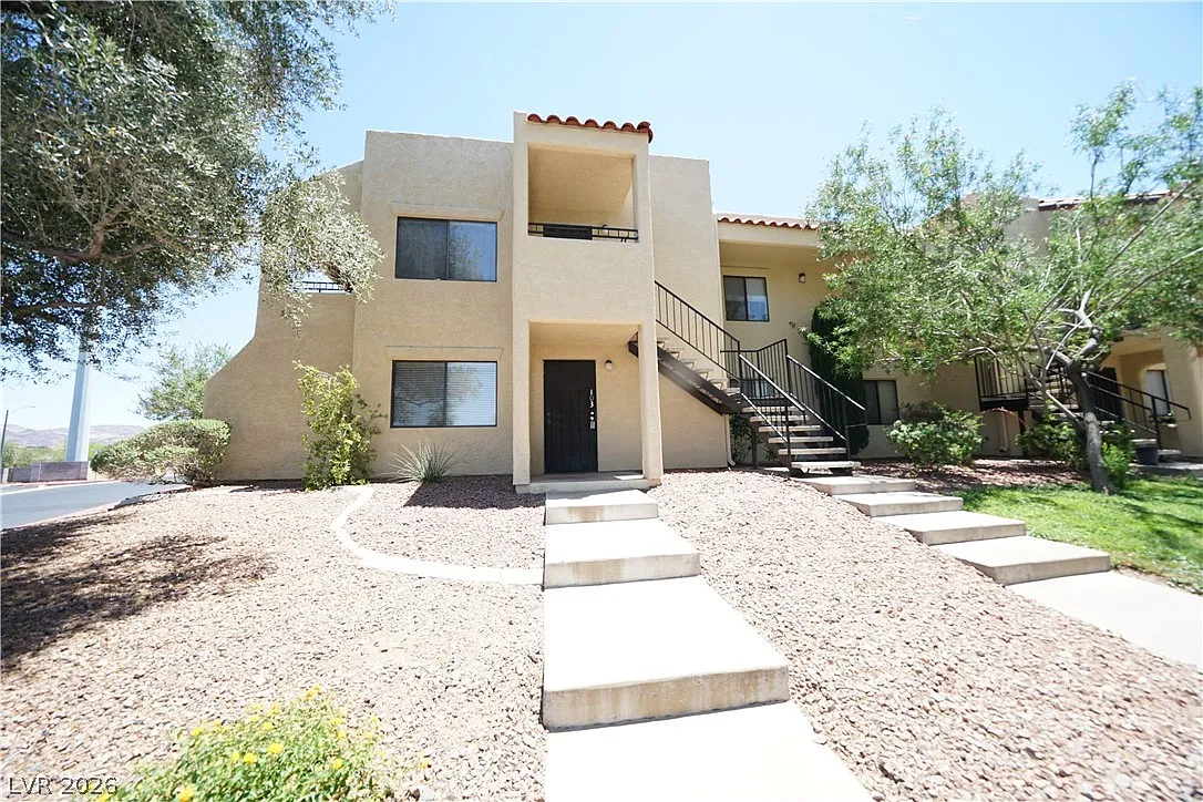 2 bed, 2.0 bath, 838 sqft, $1,295 — Photo 3