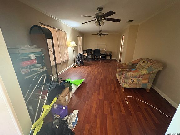 4th image of 457 Winfield Blvd