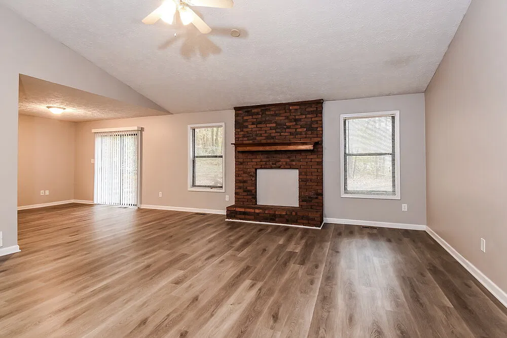 3 bed, 2.0 bath, 2792 sqft, $2,410 — Photo 4