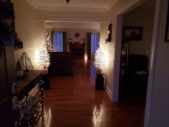 3rd image of 120 Eastlawn Dr