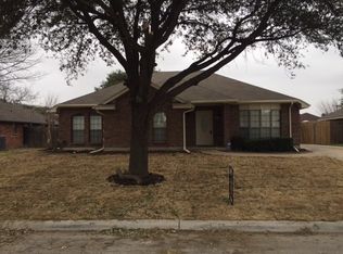 2674 Village Green Dr, Grand Prairie, TX 75052